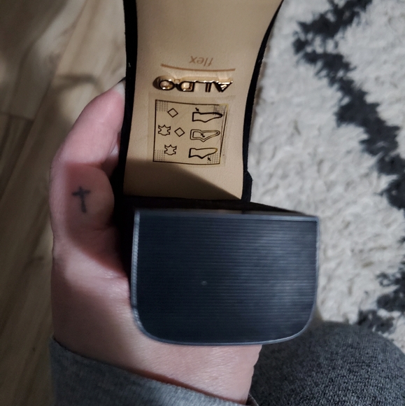 Aldo Black Velour Block Heel - Picture 4 of 5
